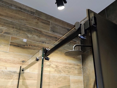 Установка механизма раздвижной двери – лучшее решение для экономии места в квартире