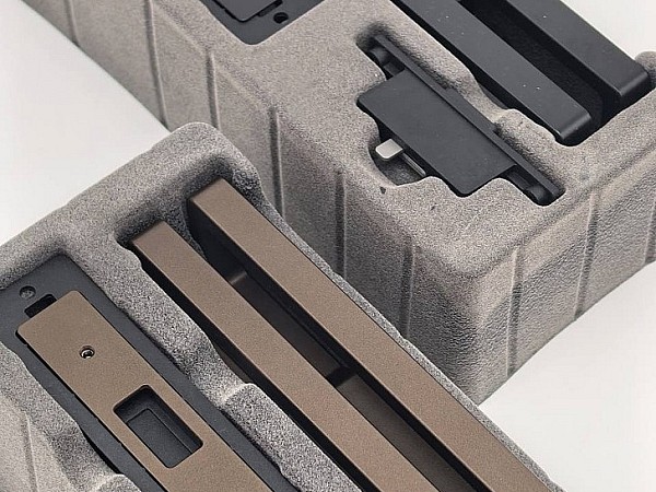 Ручки в коричневом и черном цвете