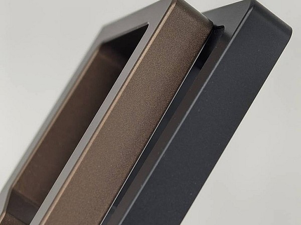 Ручки в коричневом и черном цвете