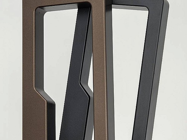 Ручки в коричневом и черном цвете