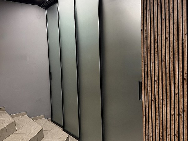 Телескопическая система, черные крышки в цвет полотка