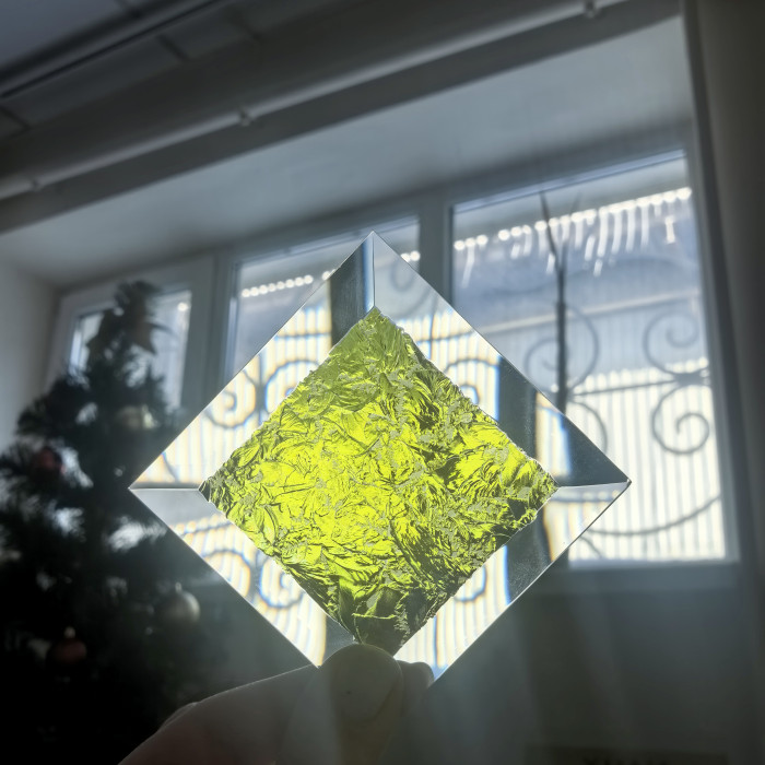 Бевелс AV19 дихроичный квадрат 76 х 76 мм желтый мороз