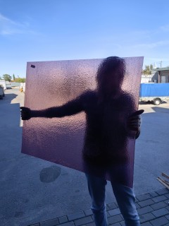 Стекло витражное AV 140.8RR четверть листа (39 х 48 см)