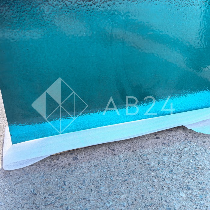 Стекло Wissmach 364 Corella голубого цвета 106 х 82 см