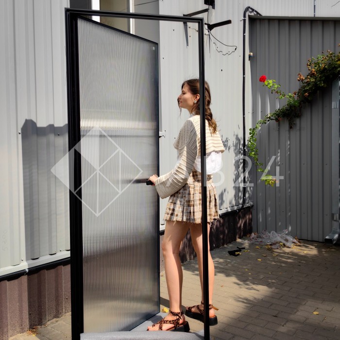 Дверь тонкая алюминиевая межкомнатная 800х2000 левая открывание внутрь, стекло рифленое прозрачное FMD-6L-1 AL/Bl-Rc Черная