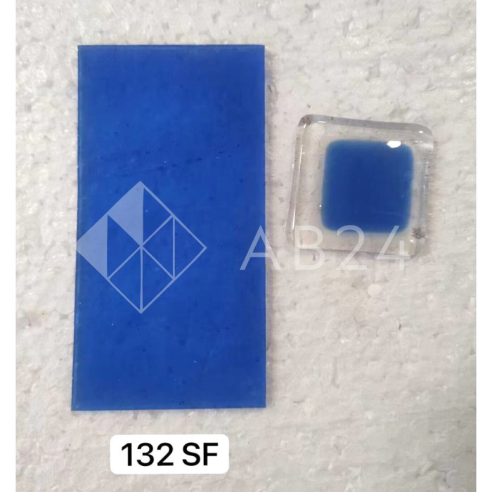 Стекло для фьюзинга 132SF (Китай) четверть листа (39 х 48 см)