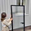 Дверь тонкая алюминиевая межкомнатная 800х2000 правая открывание внутрь, стекло рифленое прозрачное FMD-6R-1 AL/Bl-Rc Черная