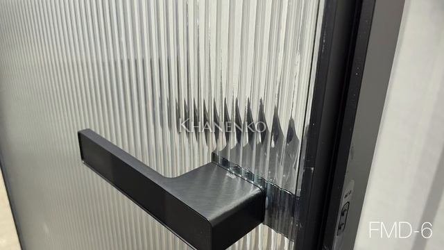 Дверь тонкая алюминиевая межкомнатная 800х2000 правая открывание внутрь, стекло рифленое прозрачное FMD-6R-1 AL/Bl-Rc Черная