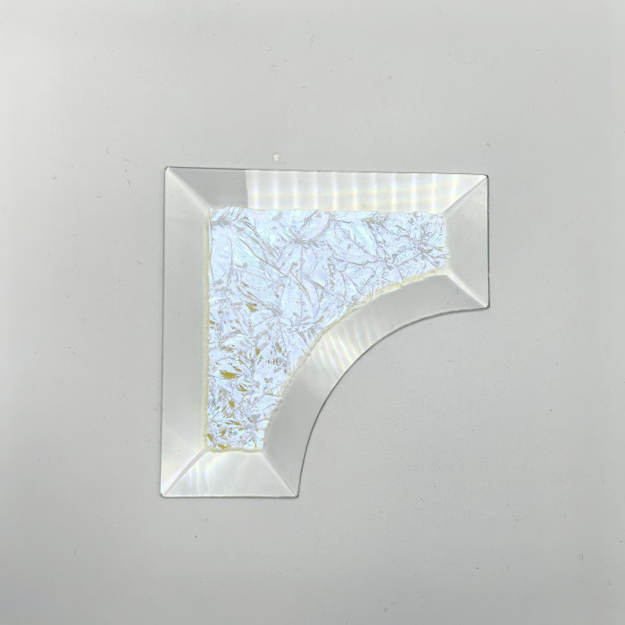 Бевелс AV225 дихроичный угловой 93 х 93 х 38 мм желтый мороз