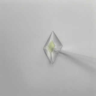 Бевелс AV131 дихроичный ромб 38 х 64 мм желтая шиншилла