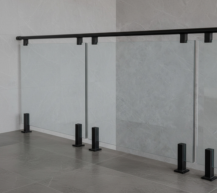 Фурнитура для стеклянных ограждений